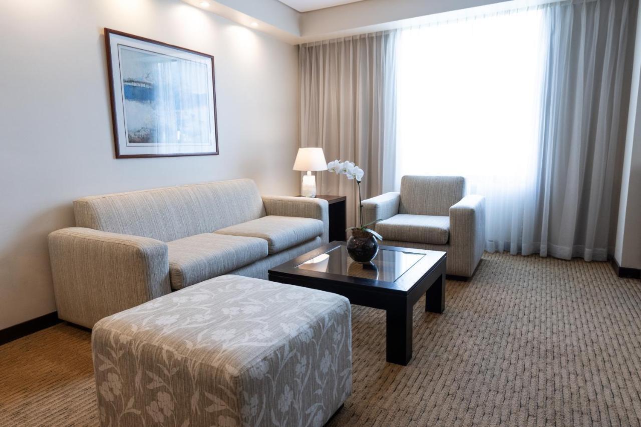 Eurobuilding Hotel & Suites Caracas Zewnętrze zdjęcie A living room in a hotel suite