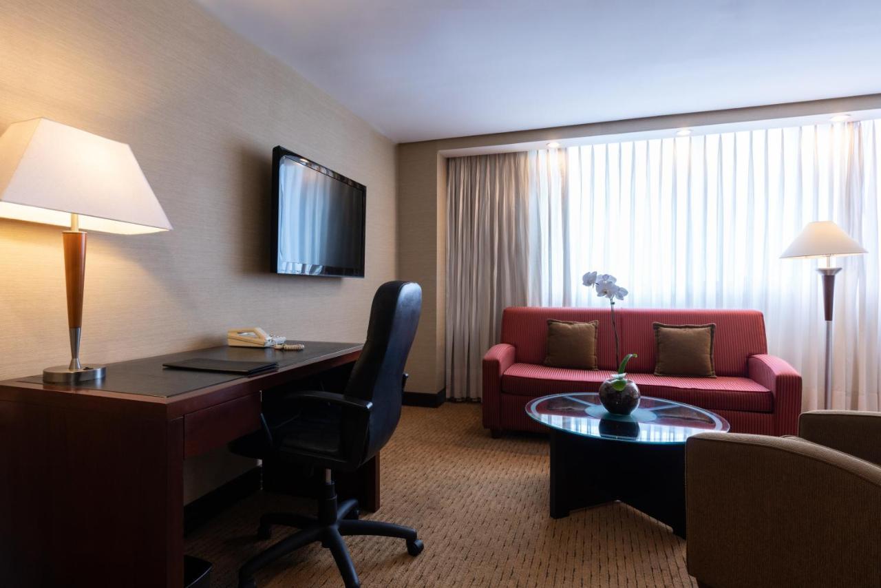 Eurobuilding Hotel & Suites Caracas Zewnętrze zdjęcie A suite at the Renaissance Boston Harborview Hotel