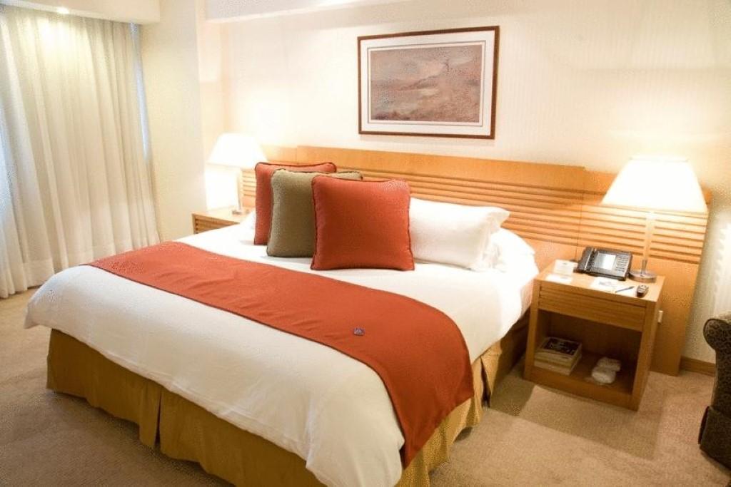 Eurobuilding Hotel & Suites Caracas Zewnętrze zdjęcie A bed with a bed runner