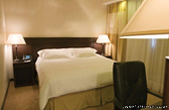 Eurobuilding Hotel & Suites Caracas Pokój zdjęcie A room at the hotel