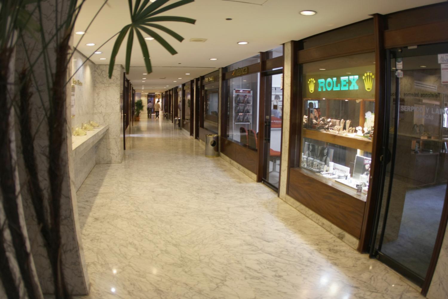 Eurobuilding Hotel & Suites Caracas Zewnętrze zdjęcie The interior of the shopping mall
